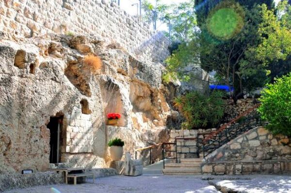 Grobowiec w ogrodzie i Saxum już otwarte dla zwiedzających