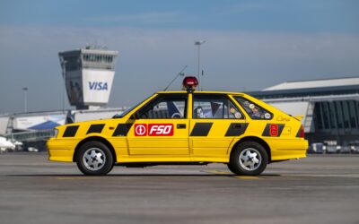 Nowy-stary pojazd na Lotnisku Chopina! Polonez Caro w służbie Follow Me