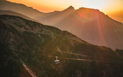 Odwiedź Tatry i weź udział w niezwykłym spektaklu natury! Na Kasprowym Wierchu czekają malownicze wschody i zachody słońca