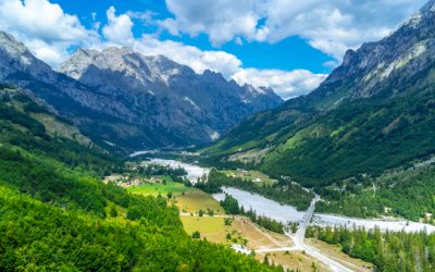 MIĘDZY BETONEM BUNKRÓW A BŁĘKITEM MORZA. RÓŻNE OBLICZA ALBANII