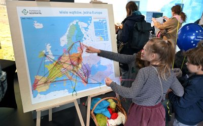 Konkursy, zabawy, ale też poważne dyskusje i debaty. W warszawskim Centrum Multimedialnym Europa Experience świętowano Dzień Europy