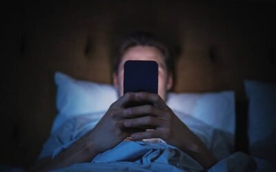 Smartfon, FOMO i popkultura rządzą naszymi wakacjami. Wyniki badania